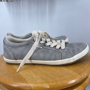Taos Womens Star gray canvas Sneaker Size US 9
